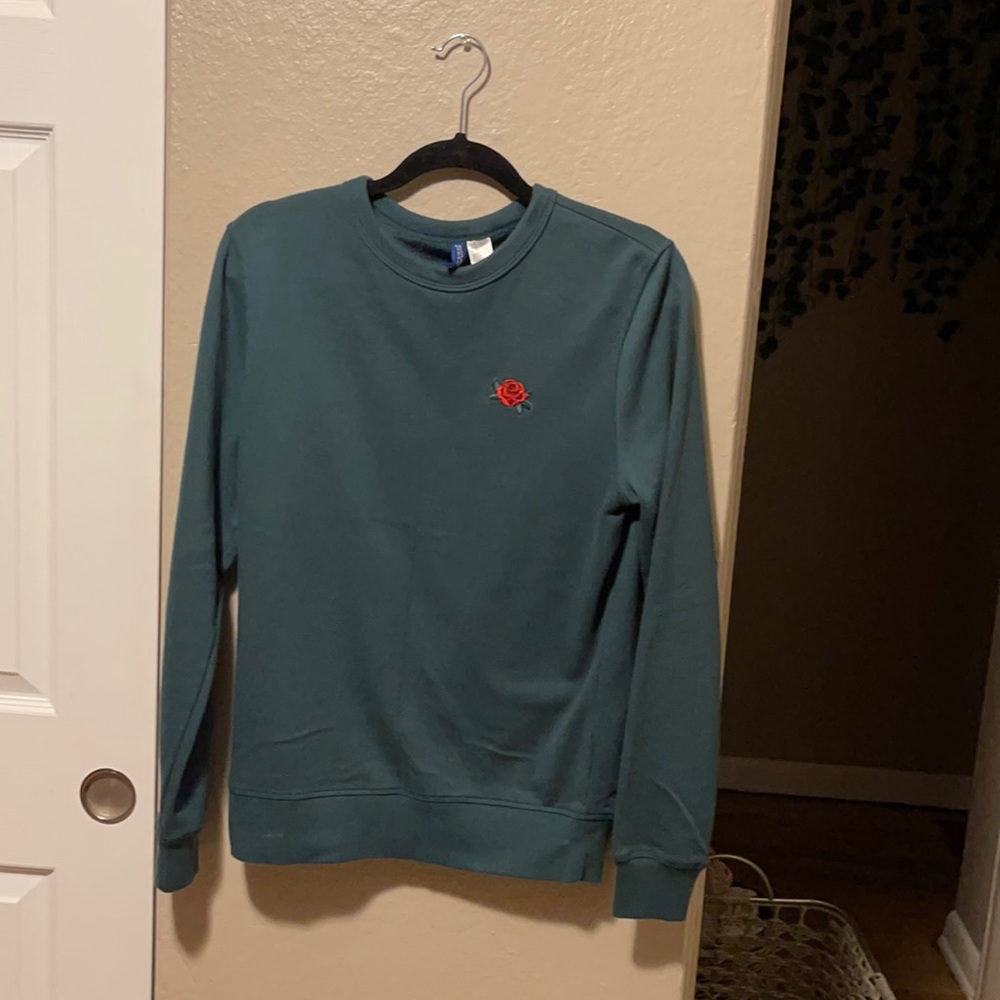 Divided men’s sweater with rose accent